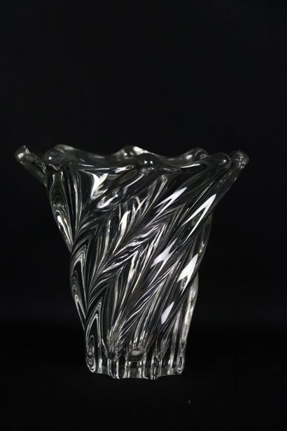 Val Saint-Lambert.
Vase en cristal taillé.
Signé...
