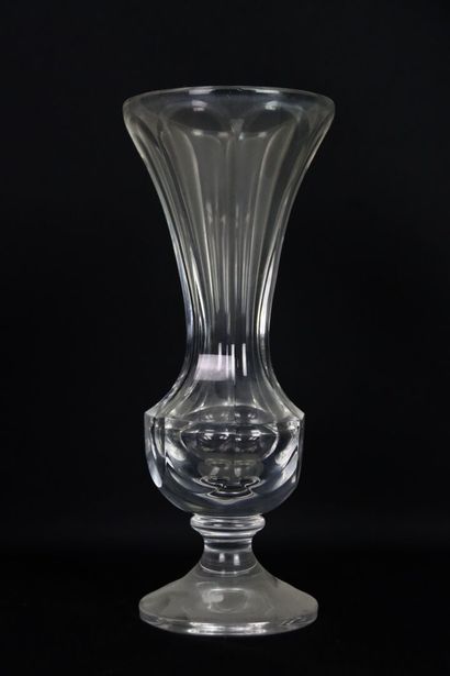 Val Saint-Lambert.
Vase en cristal taillé.
Signé...