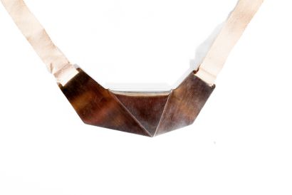 TRAVAIL DU XXème siècle
Collier en acier...