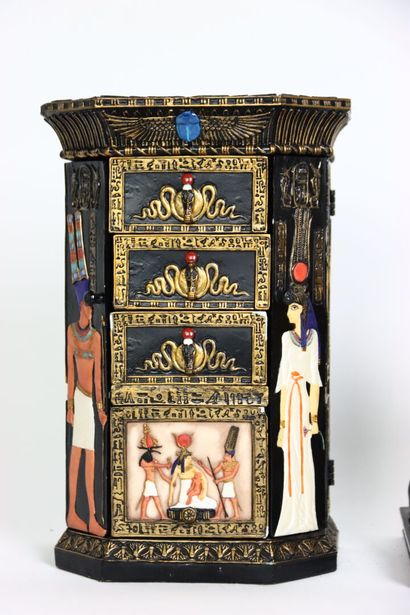 EGYPTE (Dans le goût).
Réunion comprenant...
