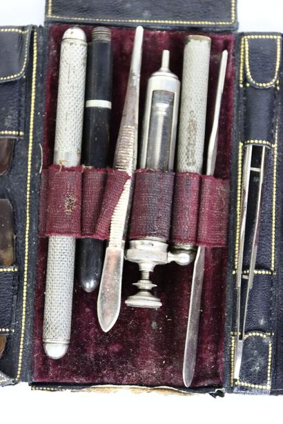 Trousse nécessaire de chirurgien en cuir...