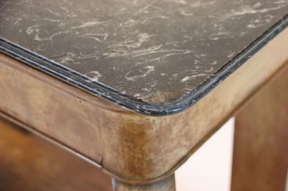 Console en bois et bois de placage, dessus...