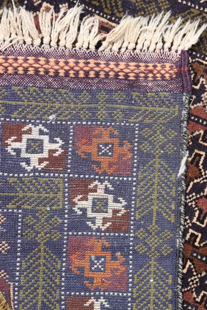 Réunion de 5 tapis:

À.(2). Beloutch afghan...