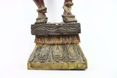 INDE, vers 1900
Sujet en bois sculpté polychrome...