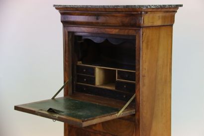 Secrétaire en bois et placage d'acajou flammé,...