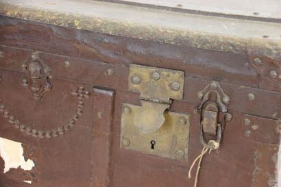 Malle de voyage en bois et cuir 
Fermeture...