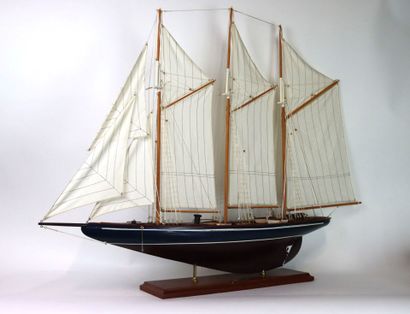 Maquette de bateau trois mats.
Le 