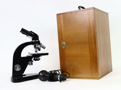 Ernst Leitz Wetzlar 
Microscope avec ses...