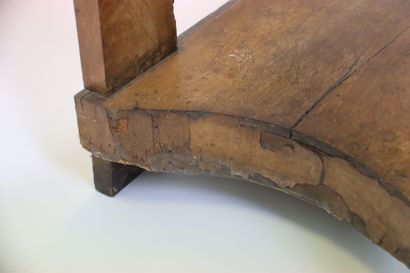Console en bois et bois de placage, dessus...