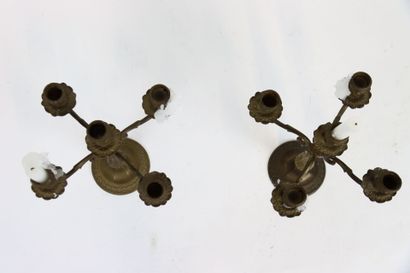 Paire de chandeliers en bronze à quatre lumières...