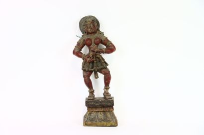 INDE, vers 1900
Sujet en bois sculpté polychrome...