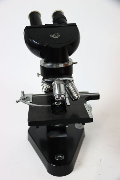 Ernst Leitz Wetzlar 
Microscope avec ses...