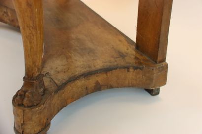 Console en bois et bois de placage, dessus...
