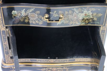 CHINE ( XXe). ( Dans le gout).
Table de nuit...