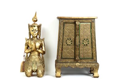Thaïlande.
Sculpture en bois doré figurant...