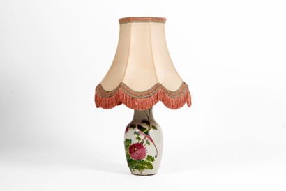 CHINE, XXe siècle, 
Vase balustre en porcelaine...