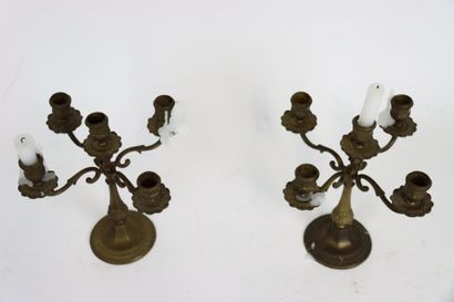 Paire de chandeliers en bronze à quatre lumières...