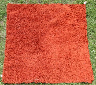 MAISON TISCA (éditeur) 
Tapis en laine orange....