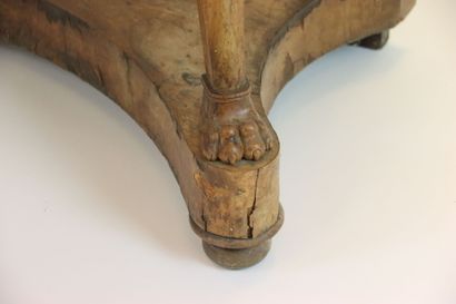 Console en bois et bois de placage, dessus...