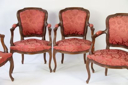 Suite de quatre fauteuils en bois sculpté...