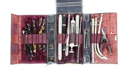 Trousse nécessaire de chirurgien en cuir...