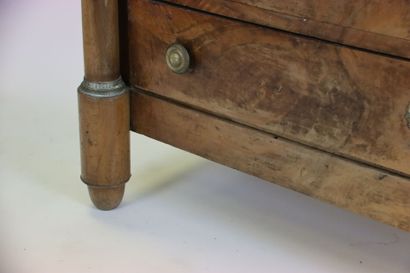 Commode en bois et placage d'acajou flammé...
