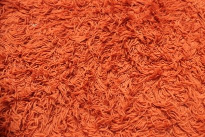 MAISON TISCA (éditeur) 
Tapis en laine orange....