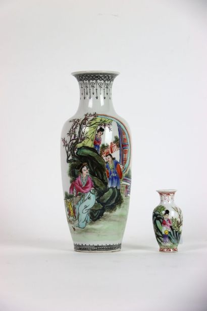 CHINE, travail moderne, 
Vase balustre en...