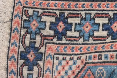 Réunion de 5 tapis:

À.(2). Beloutch afghan...