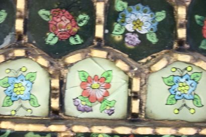 Miroir en bois doré à décor cloisonné de...