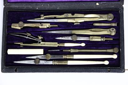 Trousse nécessaire de chirurgien en cuir...