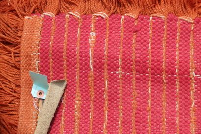 MAISON TISCA (éditeur) 
Tapis en laine orange....
