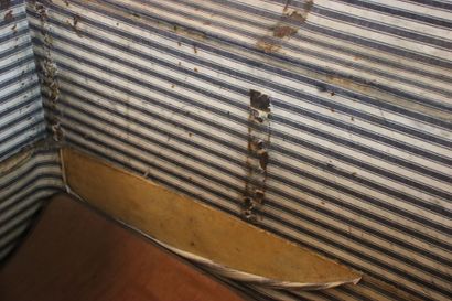 Malle de voyage en bois et cuir 
Fermeture...