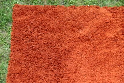 MAISON TISCA (éditeur) 
Tapis en laine orange....