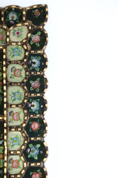 Miroir en bois doré à décor cloisonné de...