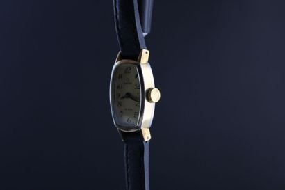OMEGA réf. MD511.222
Montre de dame plaquée...