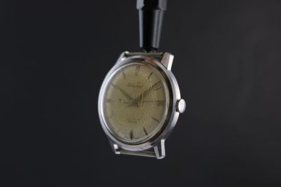 MATHEY TISSOT
Montre bracelet en acier. Boitier...
