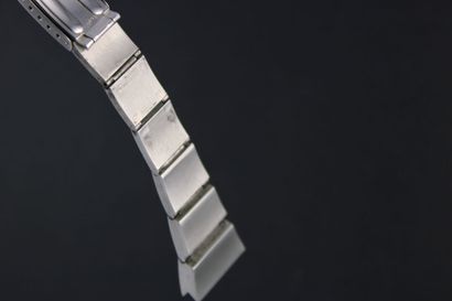 ETERNA-MATIC
Bracelet en acier lobster.
Entrecorne...
