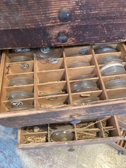 Lot de fourniture et outillage d'Horloge...
