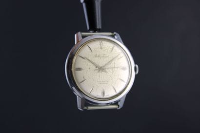 MATHEY TISSOT
Montre bracelet en acier. Boitier...