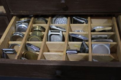 Layette d'horloger avec boitiers neufs de...