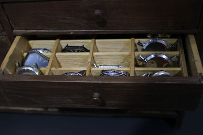 Layette d'horloger avec boitiers neufs de...