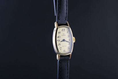OMEGA réf. MD511.222
Montre de dame plaquée...