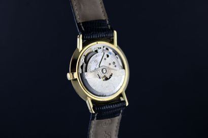 MOVADO
Montre bracelet en or jaune 18k. Boitier...