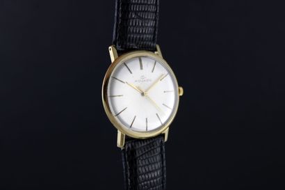 MOVADO
Montre bracelet en or jaune 18k. Boitier...