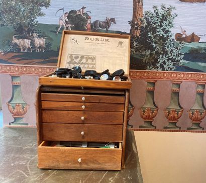 Layette d'horloger en bois avec fournitures,...