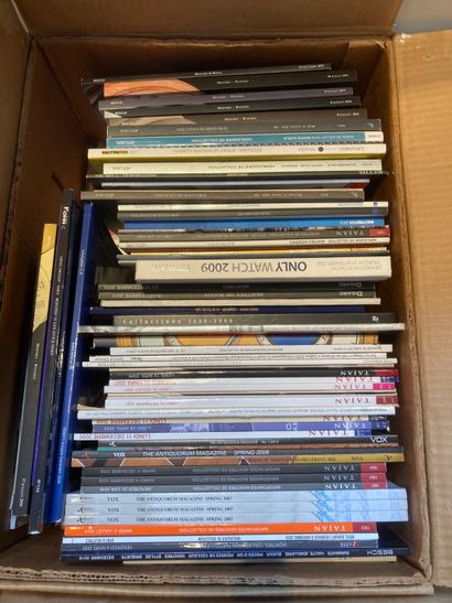 Réunion de deux cartons de catalogues de...