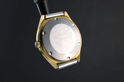 TISSOT 
Montre bracelet plaquée or. Boitier...
