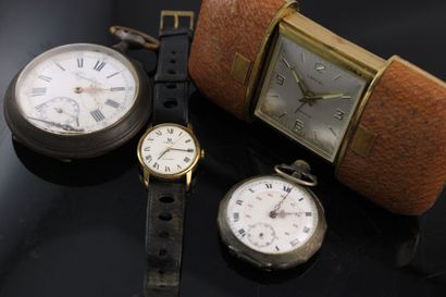 Réunion de quatre montres comrpenant : 
-Gousset...
