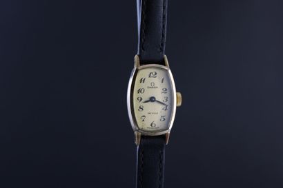 OMEGA réf. MD511.222
Montre de dame plaquée...